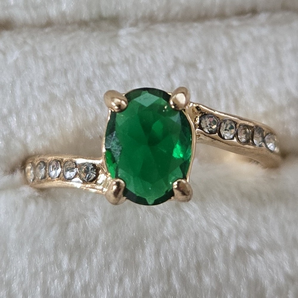 Size 6.5 Gold Tone Emerald Green Oval Ring | Vintage Inspired| Dainty